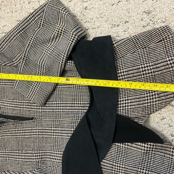 Armani size 40 (6) vintage large wrap bow blazer - Picture 10 of 13